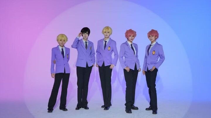 Nhóm nam tiếp tân trường trung học Ohtori cosplay nhảy lại bài hát TXT "sugar rush ride"