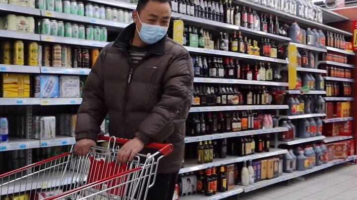 ปลอมตัวเป็นหมีเท็ดดี้ไปที่ซุปเปอร์มาร์เก็ตเพื่อเซอร์ไพรส์ทุกคน [Street Prank Challenge 63]
