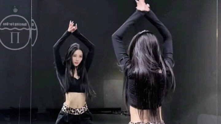 One-Take Version: You Can’t Escape the World of Short Skirts 👗 #mokeyChoreography #jollinChoreograph