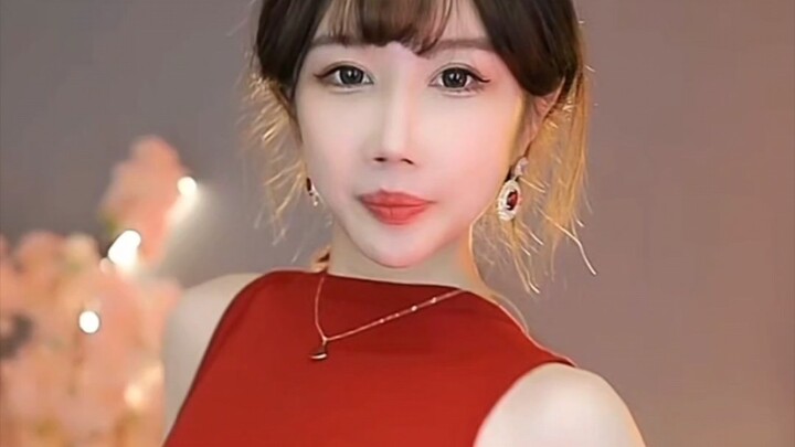 Charming Li Lightning, hot dance