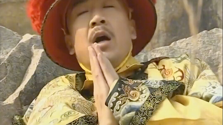 Hoàng thượng buộc phải giết thầy lang thổ dân, trong cơn nguy cấp liền nảy ra ý hay: bảo Hoàng thượn