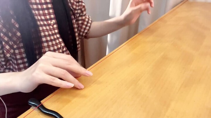 มือซ้ายลูบพระจันทร์ มือขวาเหยียดขน