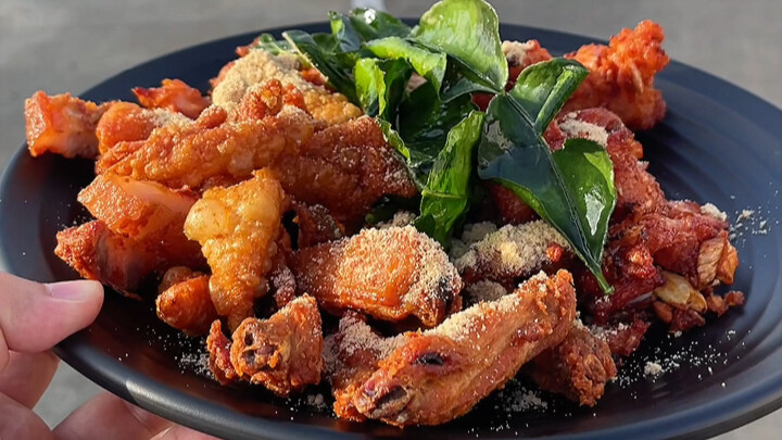 Ẩm thực Thái Lan: Đĩa thập cẩm đồ chiên kiểu Thái, ngoài giòn trong mềm mọng nước, lại thêm lá chanh
