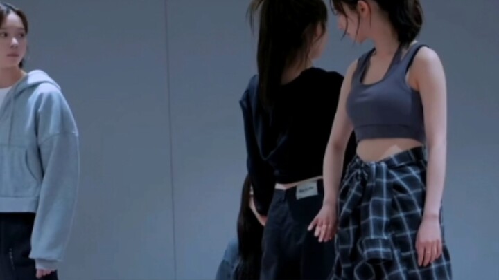 ท่าเต้นใหม่ของ aespa: นิงอี้จั๋วยืนอยู่ตำแหน่ง C แล้วถูกพี่สาวตบก้นเปิดฉาก!