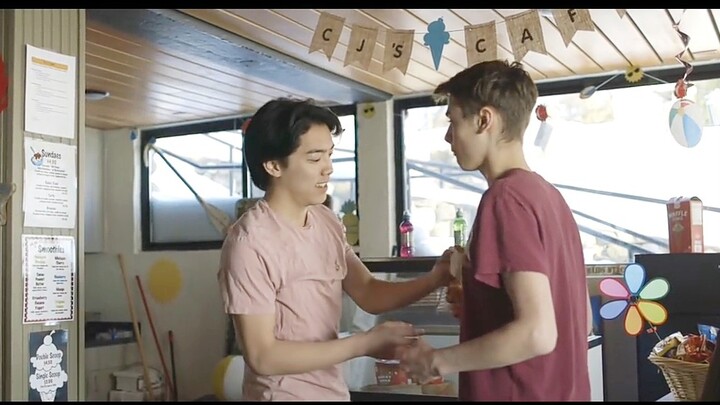 【短片】 【Closeted】当深柜欧美小哥背着女友偷偷爱上了呆萌亚裔小哥....
