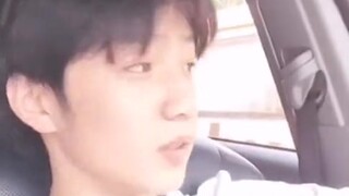 Begitu jam sekolah berakhir di SMP Bashu, adik laki-laki Liu Yaowen langsung berlari menuju bagian S