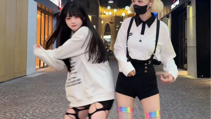 【Tuwan】Let’s Battle: Who’s Better at Picking Socks?