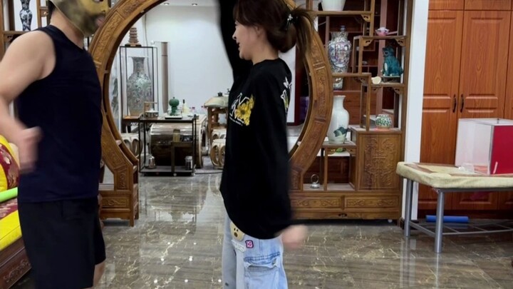 ใครเป็นคนแนะนำกันนะ? ออกมาหน่อยเถอะ ฉันไม่โกรธหรอก