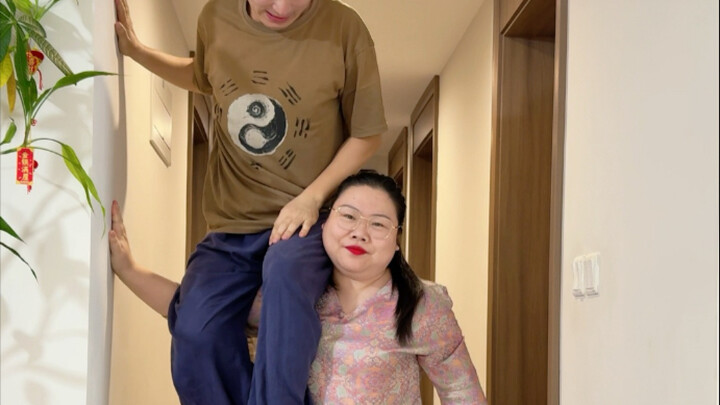 Yêu cầu của tôi đâu có nhiều, chỉ là bảo anh ấy cõng tôi lên vai thôi. Việc đơn giản vậy mà sao anh 