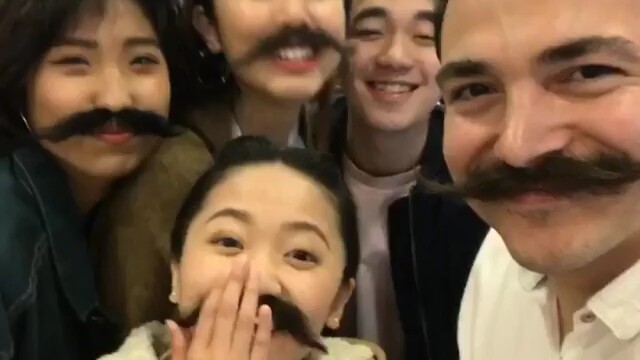 Blond and His Chinese Fans