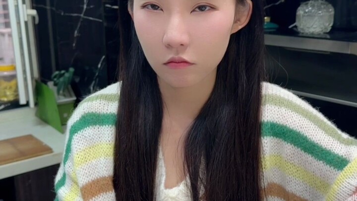 Hari ini bibir ini sama sekali nggak bisa dicium.