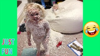 Videos De Risa 😂 Bebes Graciosos - El bebé divertido falla de la semana / Funny Videos