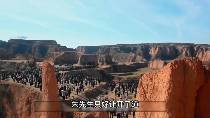 男人徒手接过烧得通红的铁签子贯穿腮帮