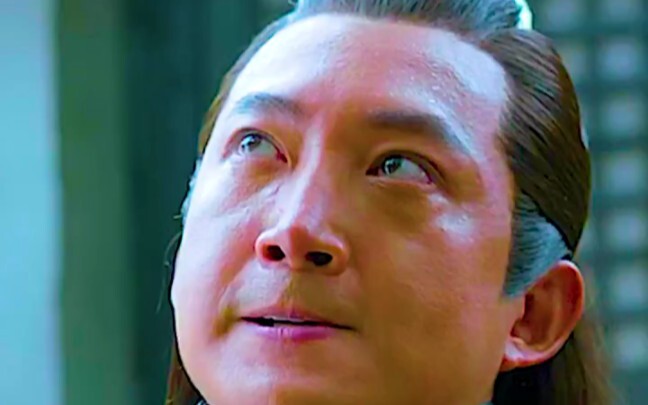 Một quản gia dám lập mưu đầu độc chủ nhân, bị đánh gãy chân rồi ném xuống biển ngay lập tức — “Quý D