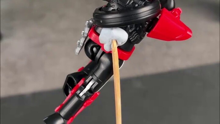 How to take photos of toys flying in the air