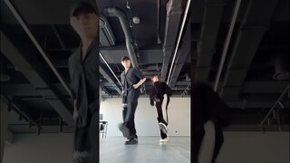 Motor on our legs💥💥💥 #XIAOJUN #YANGYANG