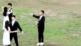 他与自然为舞伴，以清风为伴侣，以朝阳为灯光，以芳草为舞台，此刻他与自然翩翩起舞。互粉互赞