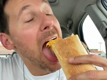 Ethan真的很爱吃薯条了