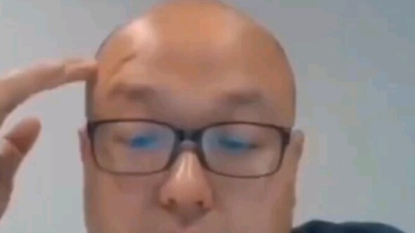 طالب تايواني يكتب جنسيته تايوان، والأستاذ الصيني يرد ببراعة!