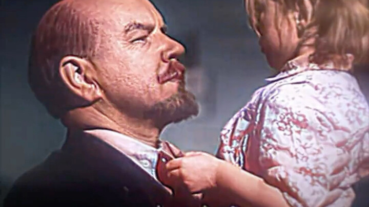 ناتاشا، لماذا لا تُصلح أمك ملابسك؟