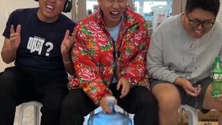 Thử thách hát và cười trong ký túc xá, lời khuyên chân thành, đừng uống nước trước khi xem!