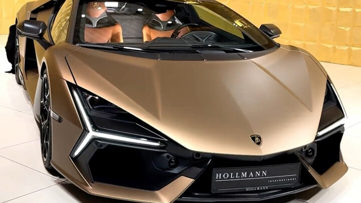 The most handsome car under ten million, the Lamborghini Revuelto.