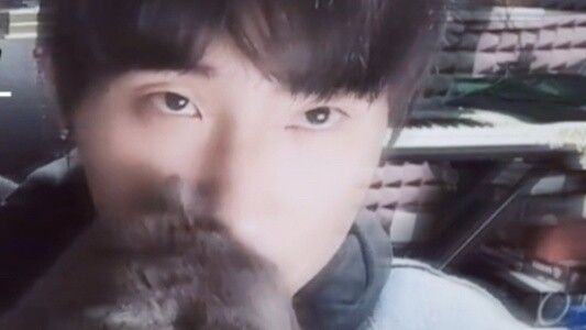 [Sunday] 10.14 live broadcast to sing the new song "Taking advantage of others' danger" with subtitl