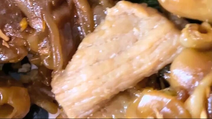 Stir-fried noodles with soy sauce
