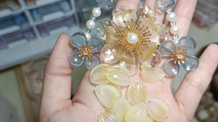 Dear glass‑inlay artisans, could you please show a little care for the hair‑pin makers? I’d really a