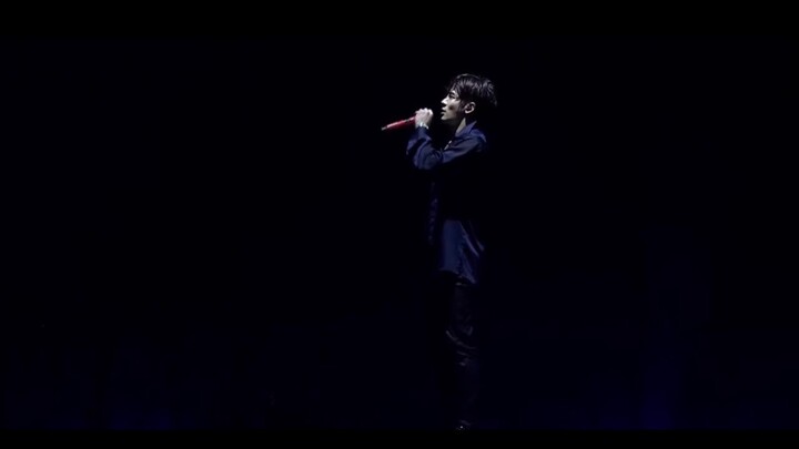 【Jackson Wang】“Oxygen” – lagu baru yang dipertunjukkan untuk pertama kalinya, dengan rambut basah da