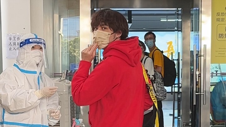 一个人喊哥仨喊出了三种音色，我差点把池约翰吓死