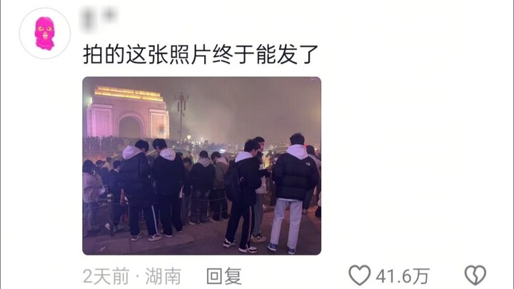 Kloningan apa, nih? Lucu juga. Kalian para cowok biasanya pakai outfit NPC tetap, ya?