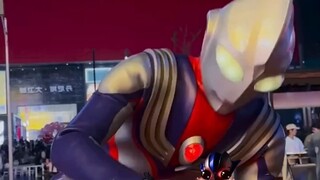 Ultraman Tiga has no energy left!