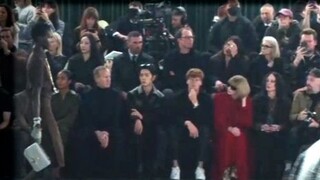 肖战【2025-02-25】GUCCI 2025秋冬系秀场 调亮版Cut 一眼捕捉窝在人堆里的战总，霸气侧漏，一众深眼高鼻中尤为突出，还是保守了，更适合明艳色调
