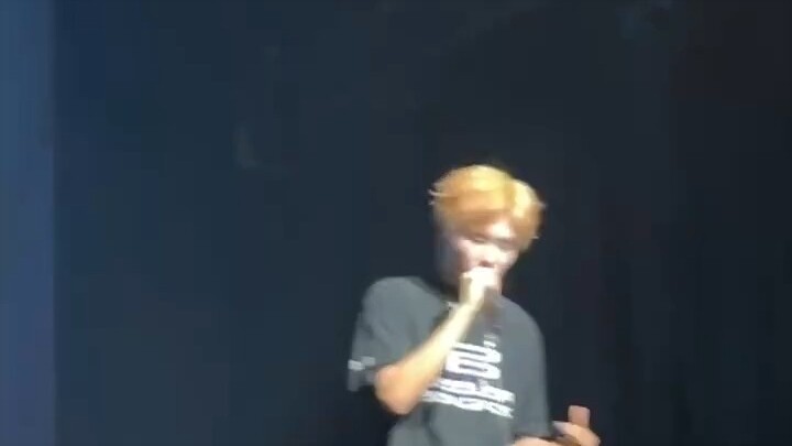 It topped the trending charts and sparked controversy! During a performance, Sanhuo reportedly told 
