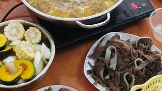 การนำวัตถุดิบหม้อไฟมากับเพื่อนโดยไม่ปรึกษากัน