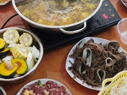 การนำวัตถุดิบหม้อไฟมากับเพื่อนโดยไม่ปรึกษากัน