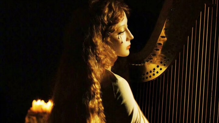 What a divine makeup look! This lady literally turned into a medieval sculpture!!