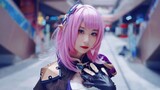 Có ai biết cô ấy đã cosplay ai không? Câu trả lời là chính xác, bạn có thể thêm giấy chị Q