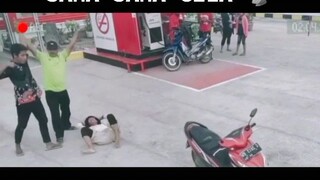 Vidio orang gila lucu