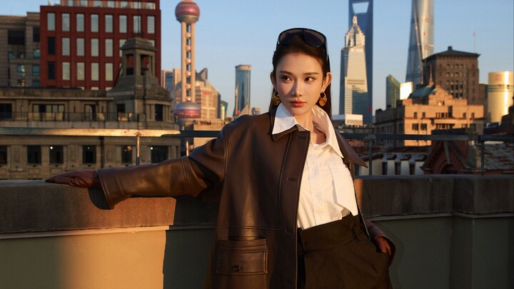 تصوير شارع على سطح المبنى عند الغسق