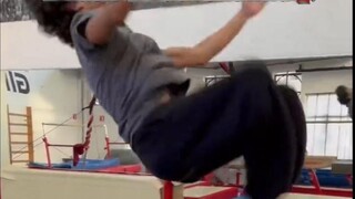 One Piece Live-action Luffy actor Inaki practices backflips and frontflips for his role as Luffy. Ve
