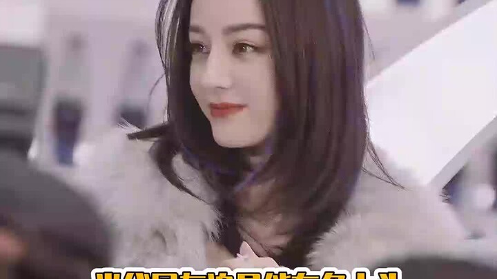 Pimpinan rela jadi satpam hanya untuk melihat Dilraba Dilmurat—inilah kekuatan seorang wanita cantik