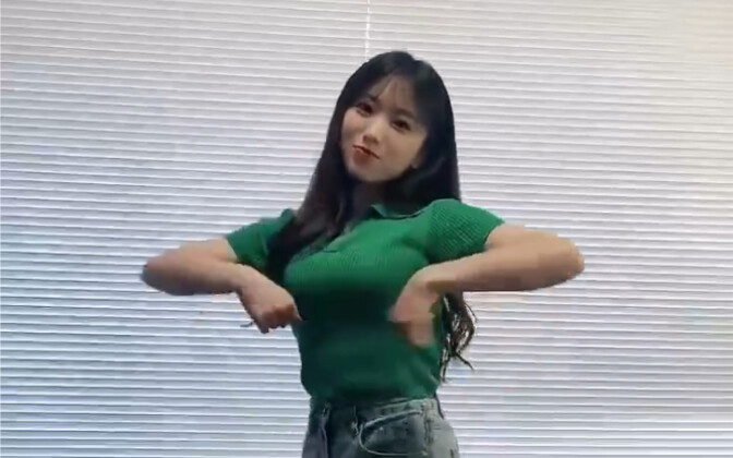 【Nako Yabuki】nice body～220725 Nako Yabuki TikTok update ITZY Sneakers Challenge