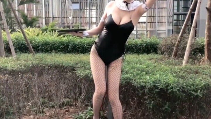 girl at comic con