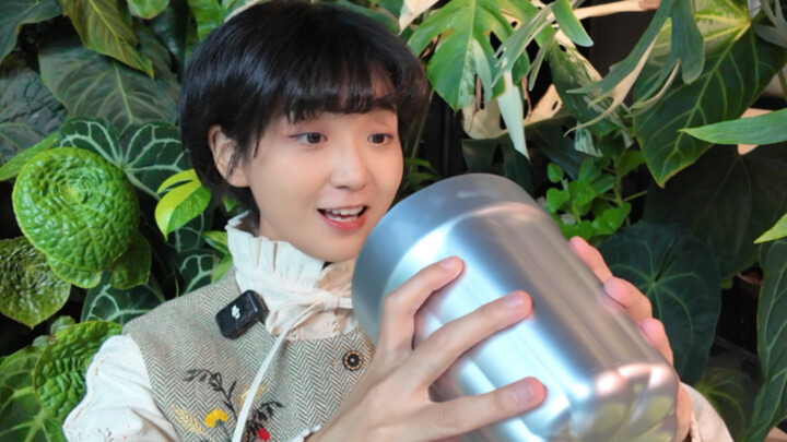 Dalam filsafat, pot bunga adalah sebuah entitas paradoks yang penuh kebijaksanaan!