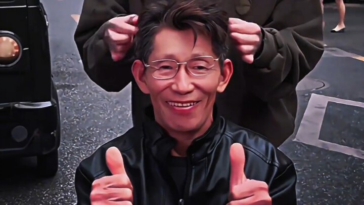 "ตัดผมให้คุณลุงจนเหมือนหวังเจียเอ่อร์ไปแล้ว"