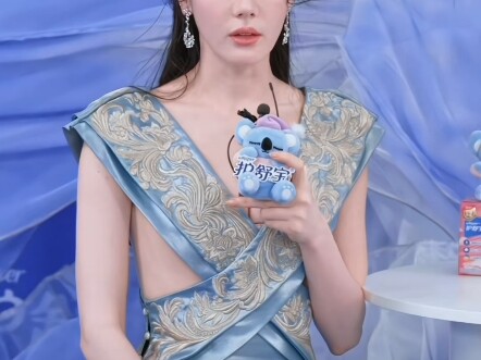 Tôi cứ coi nỗi đau như trò đùa, cho đến khi bạn nói rằng điều đó chẳng hề hài hước chút nào #Địch Lệ