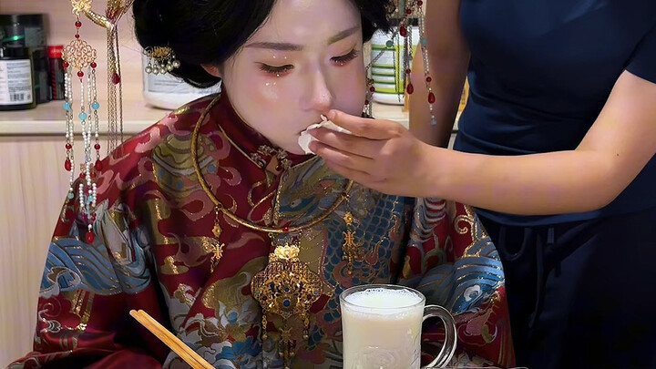 Sibling Eating Challenge: The number of bites you get depends on your draw