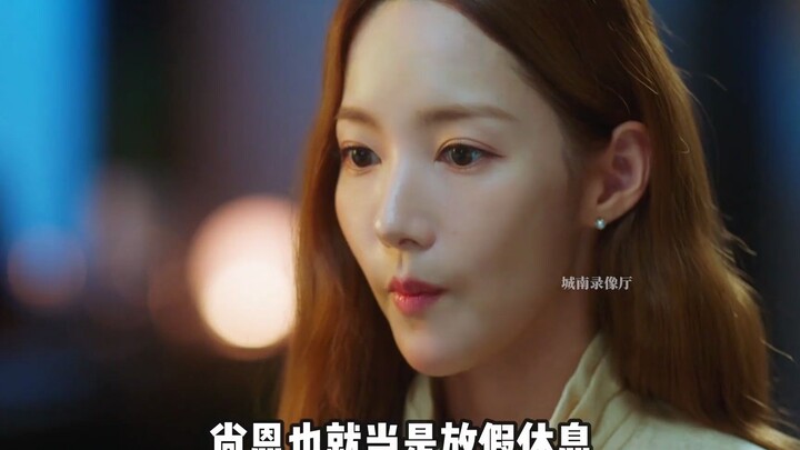 “In ‘Monday, Wednesday, Friday…’, this woman gets married once every day—and her engagement rings fi